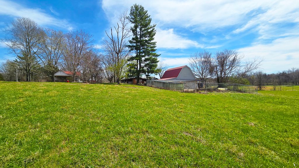 Image 14 of property listing at 15019 N Illnois Hwy 37, Mt Vernon, IL 62864