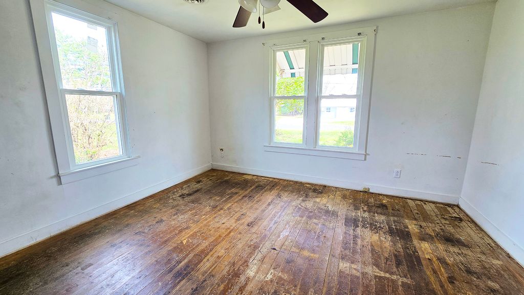 Image 49 of property listing at 15019 N Illnois Hwy 37, Mt Vernon, IL 62864