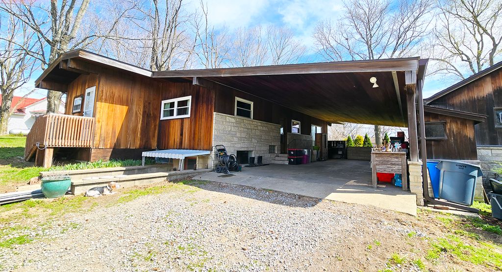 Image 6 of property listing at 15019 N Illnois Hwy 37, Mt Vernon, IL 62864