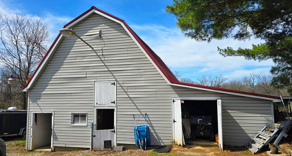 Image 61 of property listing at 15019 N Illnois Hwy 37, Mt Vernon, IL 62864