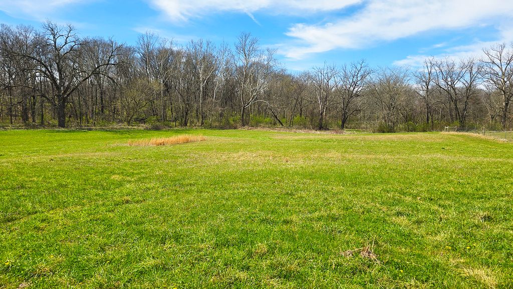 Image 8 of property listing at 15019 N Illnois Hwy 37, Mt Vernon, IL 62864