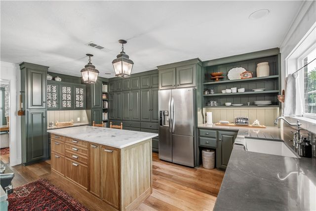 3711 Sunnybrook Lane, Bryan, TX 77802