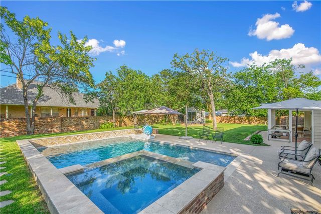 3711 Sunnybrook Lane, Bryan, TX 77802