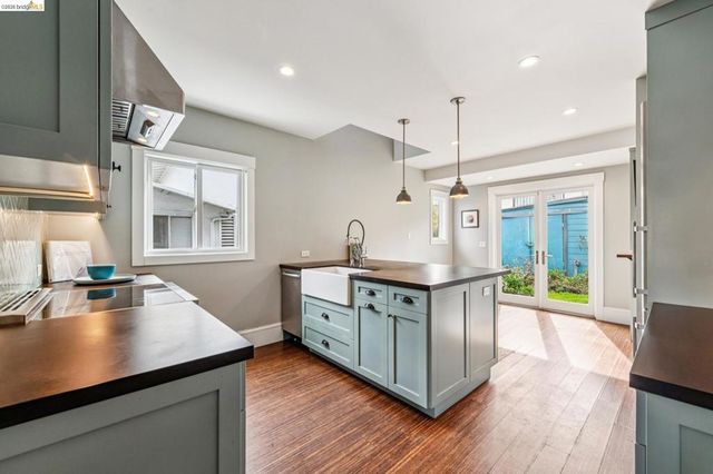 1066 1066 Bayview Ave, Oakland, CA 94610