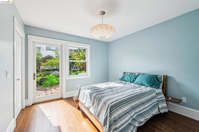 1066 1066 Bayview Ave, Oakland, CA 94610