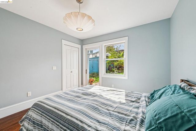 1066 1066 Bayview Ave, Oakland, CA 94610