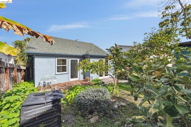 1066 1066 Bayview Ave, Oakland, CA 94610