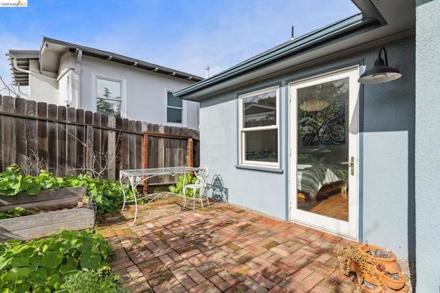 1066 1066 Bayview Ave, Oakland, CA 94610