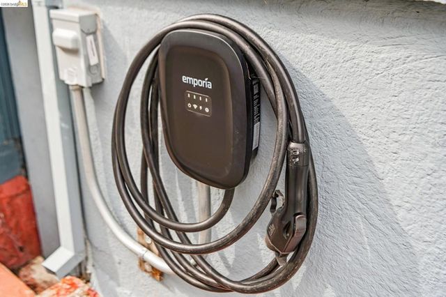 1066 1066 Bayview Ave, Oakland, CA 94610