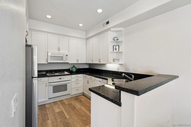 3696 Ruette De Ville, San Diego, CA 92130