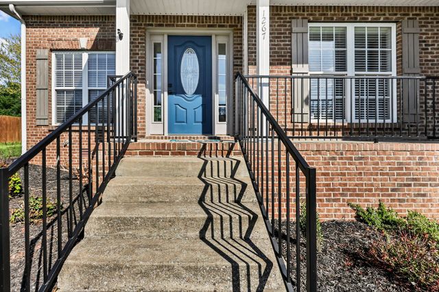 1267 Everwood Dr, Ashland City, TN 37015