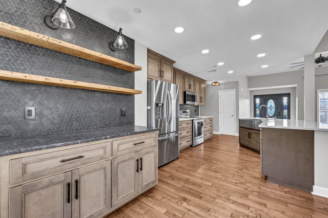 1267 Everwood Dr, Ashland City, TN 37015