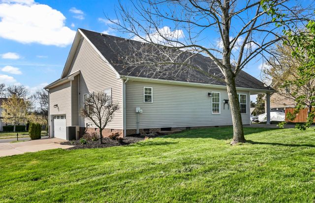 1267 Everwood Dr, Ashland City, TN 37015