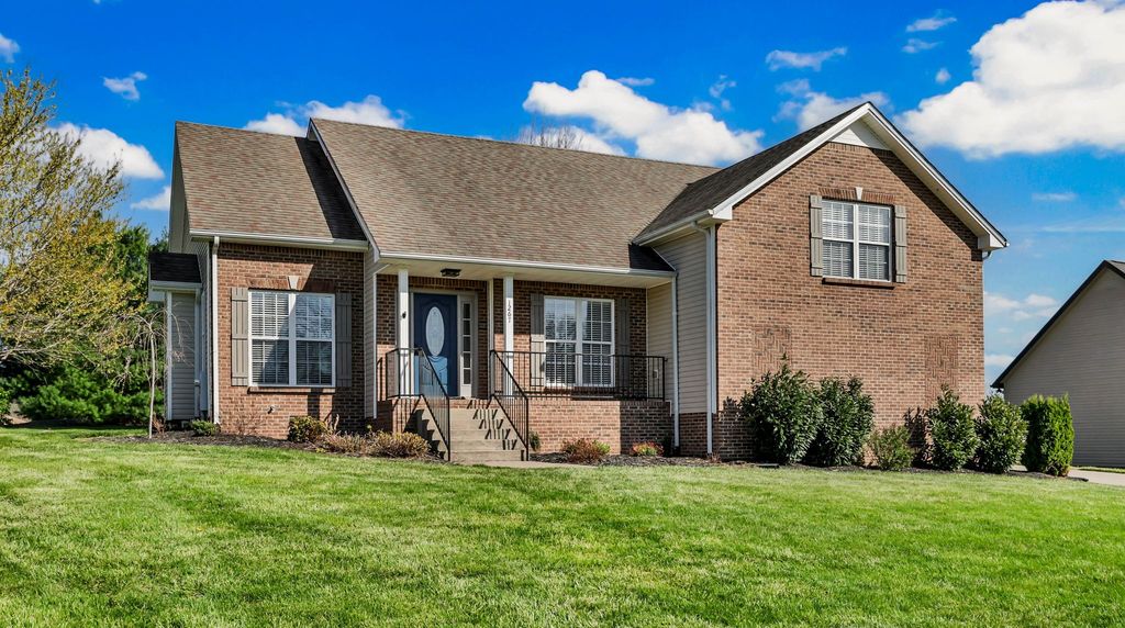 1267 Everwood Dr, Ashland City, TN 37015