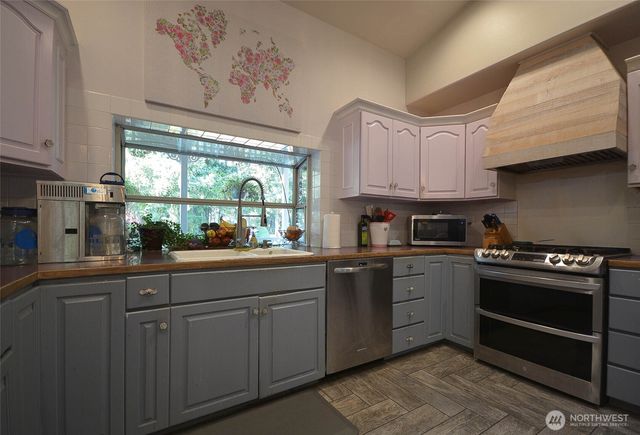 14913 Champion Estates Drive SE, Yelm, WA 98597