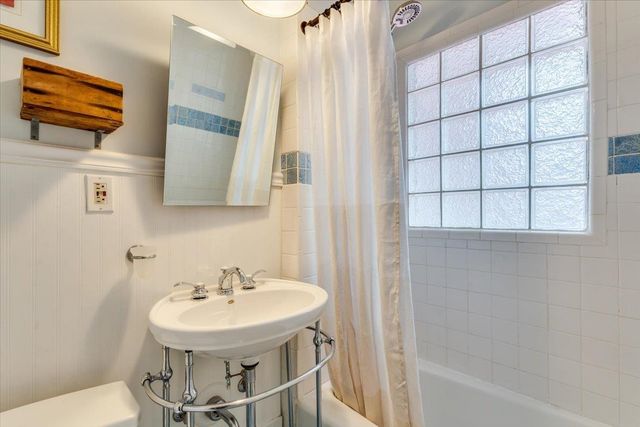 3418 E 2nd St N, Wichita, KS 67208