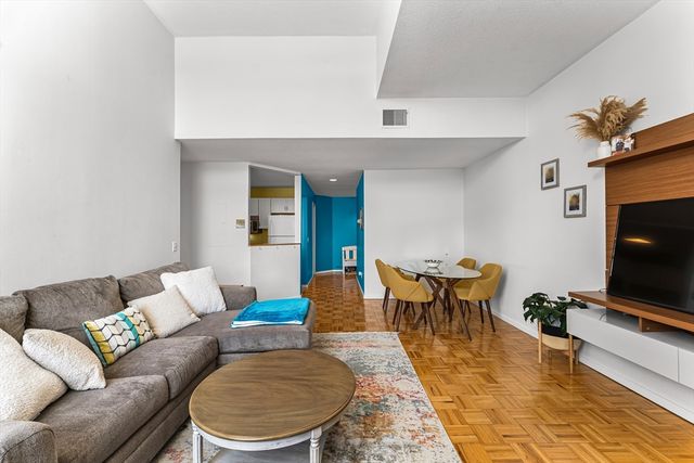 51 Pettee St 31, Newton, MA 02464