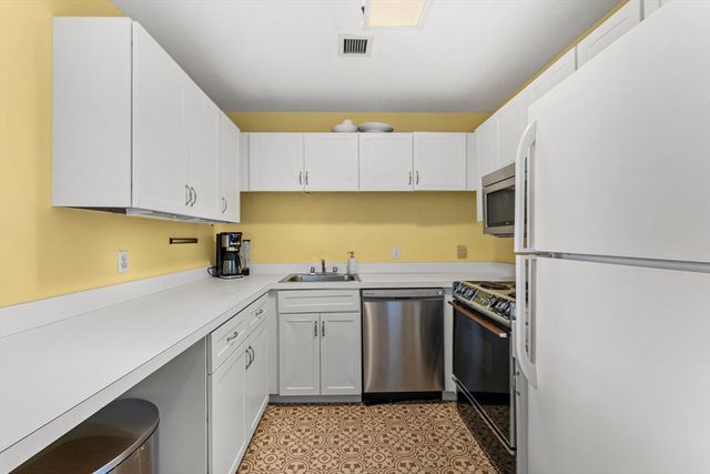 51 Pettee St 31, Newton, MA 02464