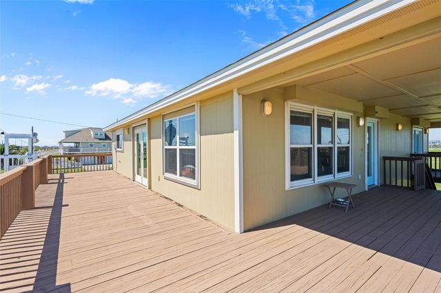 972 Rancho Carribe, Port Bolivar, TX 77650