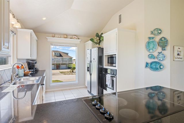 972 Rancho Carribe, Port Bolivar, TX 77650