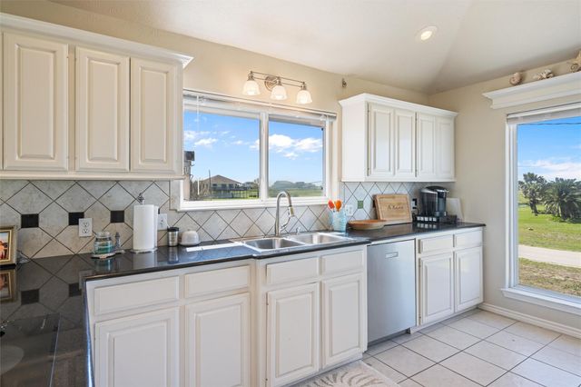 972 Rancho Carribe, Port Bolivar, TX 77650