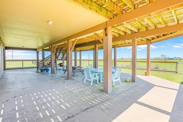 972 Rancho Carribe, Port Bolivar, TX 77650