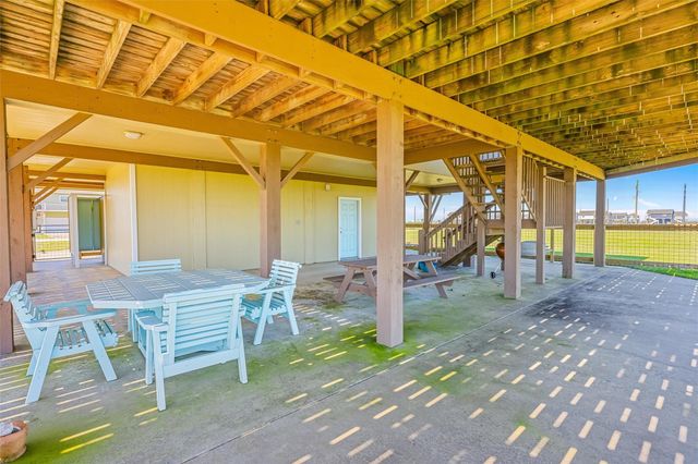 972 Rancho Carribe, Port Bolivar, TX 77650