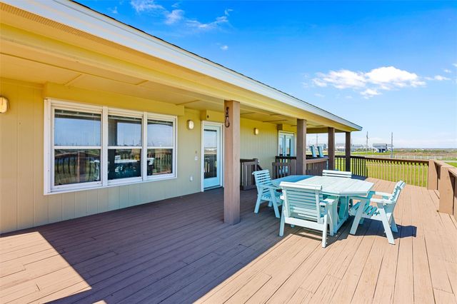 972 Rancho Carribe, Port Bolivar, TX 77650