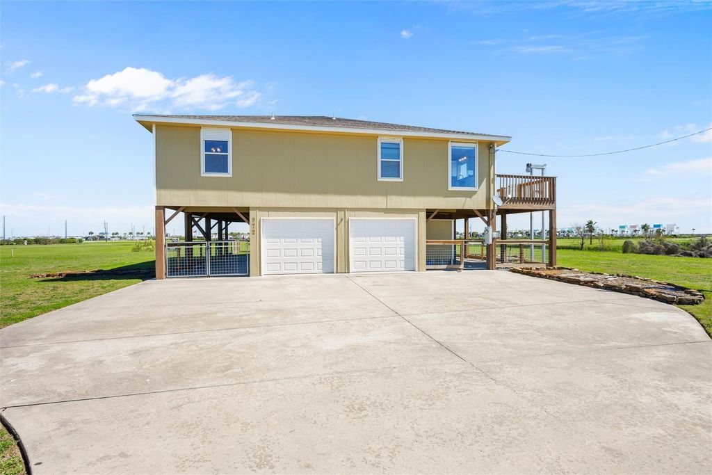 972 Rancho Carribe, Port Bolivar, TX 77650