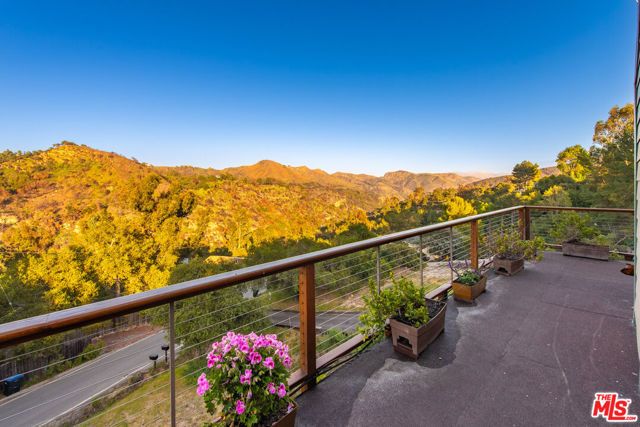19818 Valley View Drive, Topanga (los Angeles), CA 90290