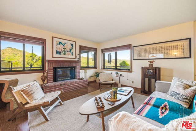 19818 Valley View Drive, Topanga (los Angeles), CA 90290