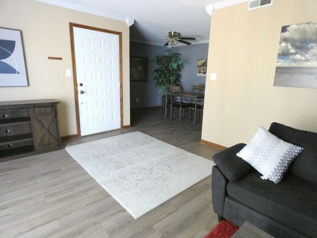 1883 N WATERFRONT DR H, Columbia, MO 65202