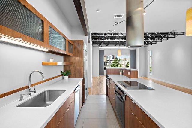 105 Willard Street, Houston, TX 77006