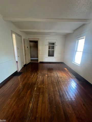 2222 Francisco Street, Flushing, MI 48433