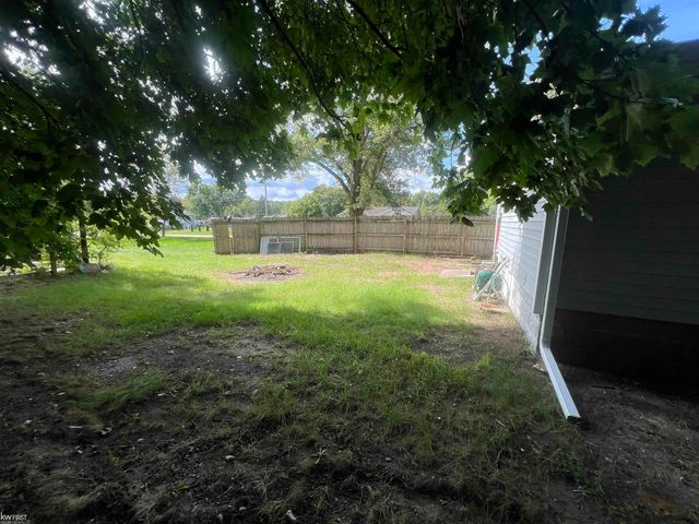 2222 Francisco Street, Flushing, MI 48433