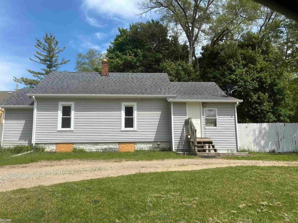 2222 Francisco Street, Flushing, MI 48433