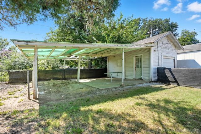 1420 E 8th Street, Okmulgee, OK 74447