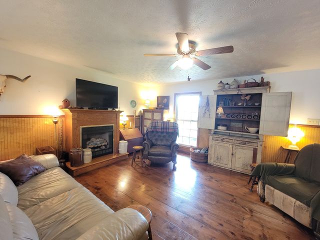 1089 Jim Clark Rd, Erin, TN 37061