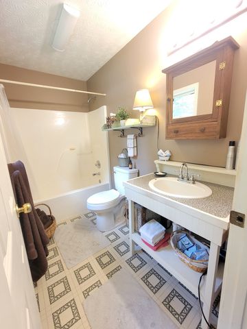 1089 Jim Clark Rd, Erin, TN 37061