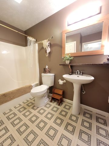 1089 Jim Clark Rd, Erin, TN 37061