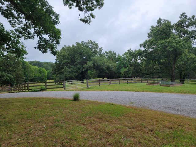 1089 Jim Clark Rd, Erin, TN 37061