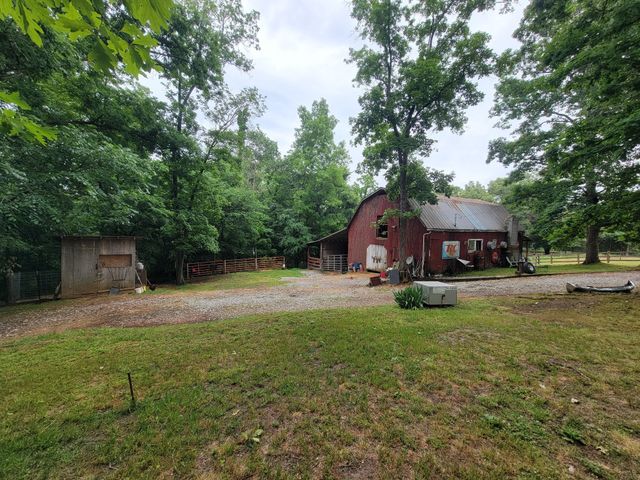 1089 Jim Clark Rd, Erin, TN 37061