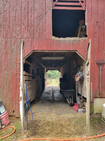 1089 Jim Clark Rd, Erin, TN 37061