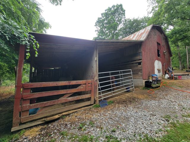 1089 Jim Clark Rd, Erin, TN 37061