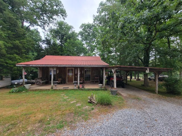 1089 Jim Clark Rd, Erin, TN 37061
