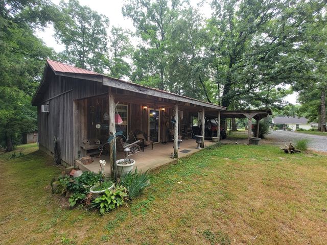 1089 Jim Clark Rd, Erin, TN 37061