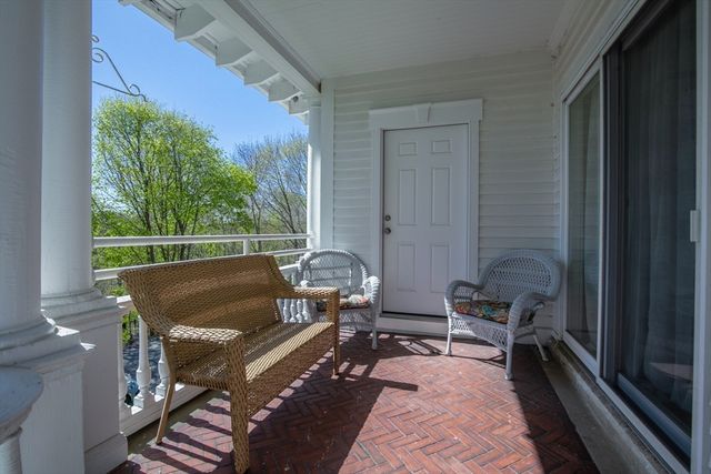 1041 Great Pond Rd 4, North Andover, MA 01845