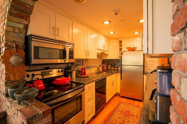 1041 Great Pond Rd 4, North Andover, MA 01845