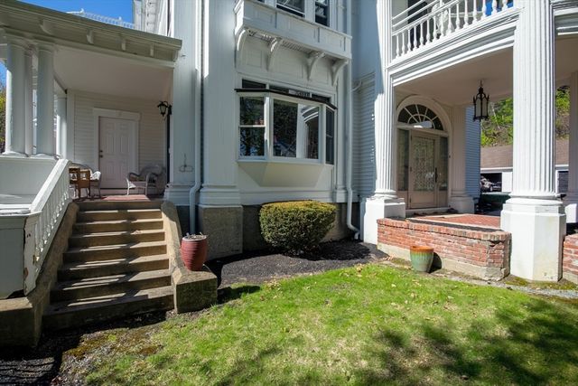 1041 Great Pond Rd 4, North Andover, MA 01845