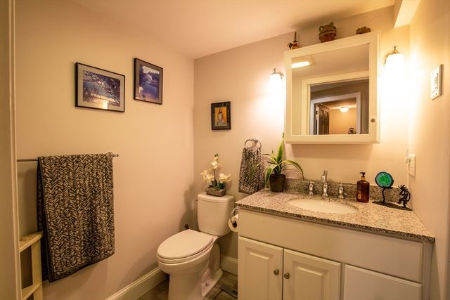 1041 Great Pond Rd 4, North Andover, MA 01845